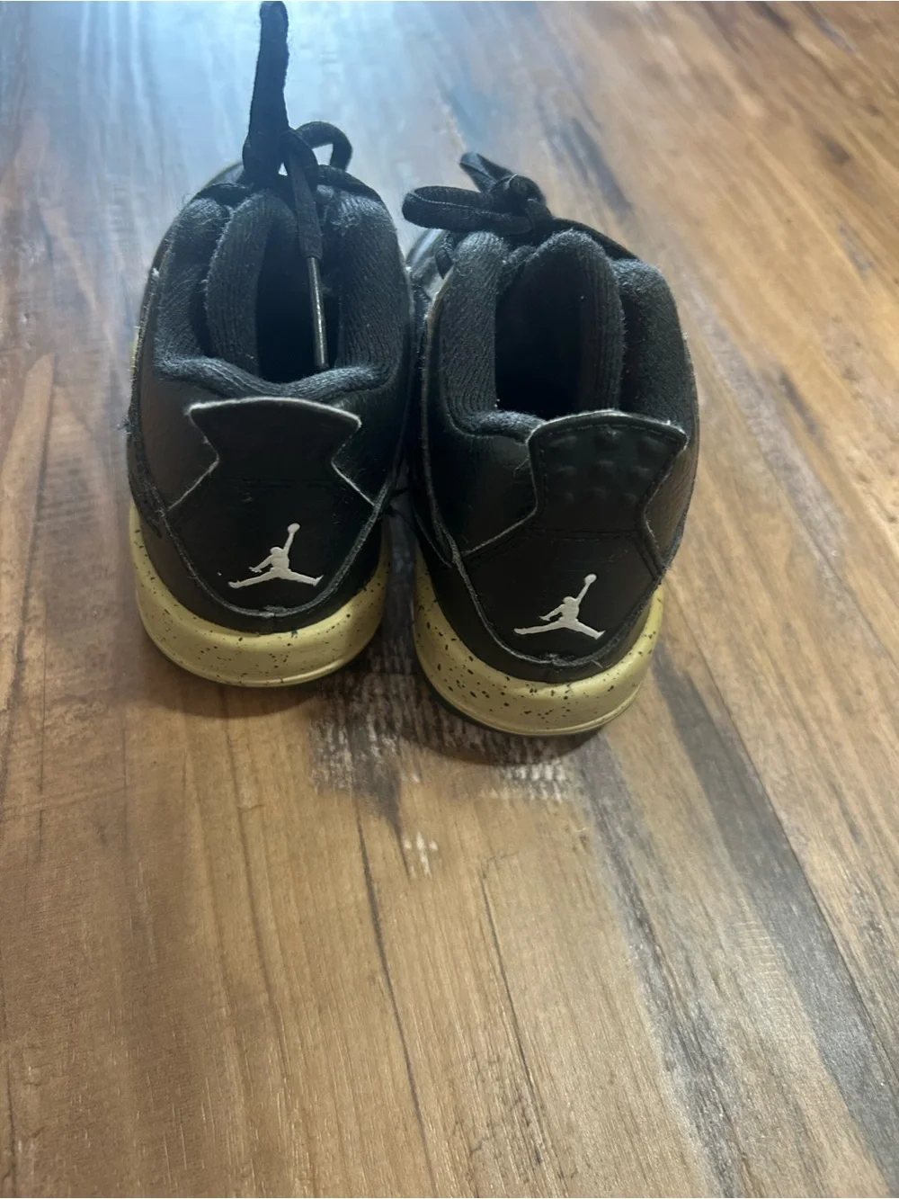 10 Pairs of shoes 9c-12c
